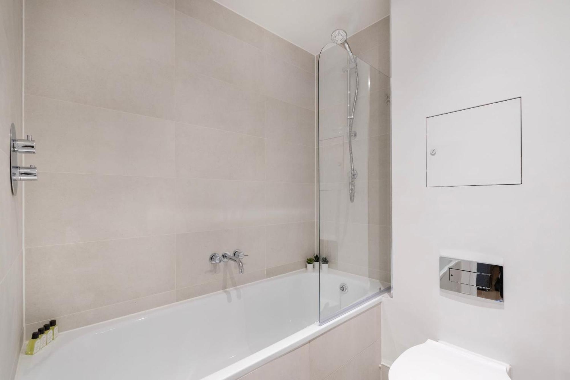 Fitzrovia & Soho - 2Br With Balcony - Cityapartmentstay 伦敦 外观 照片