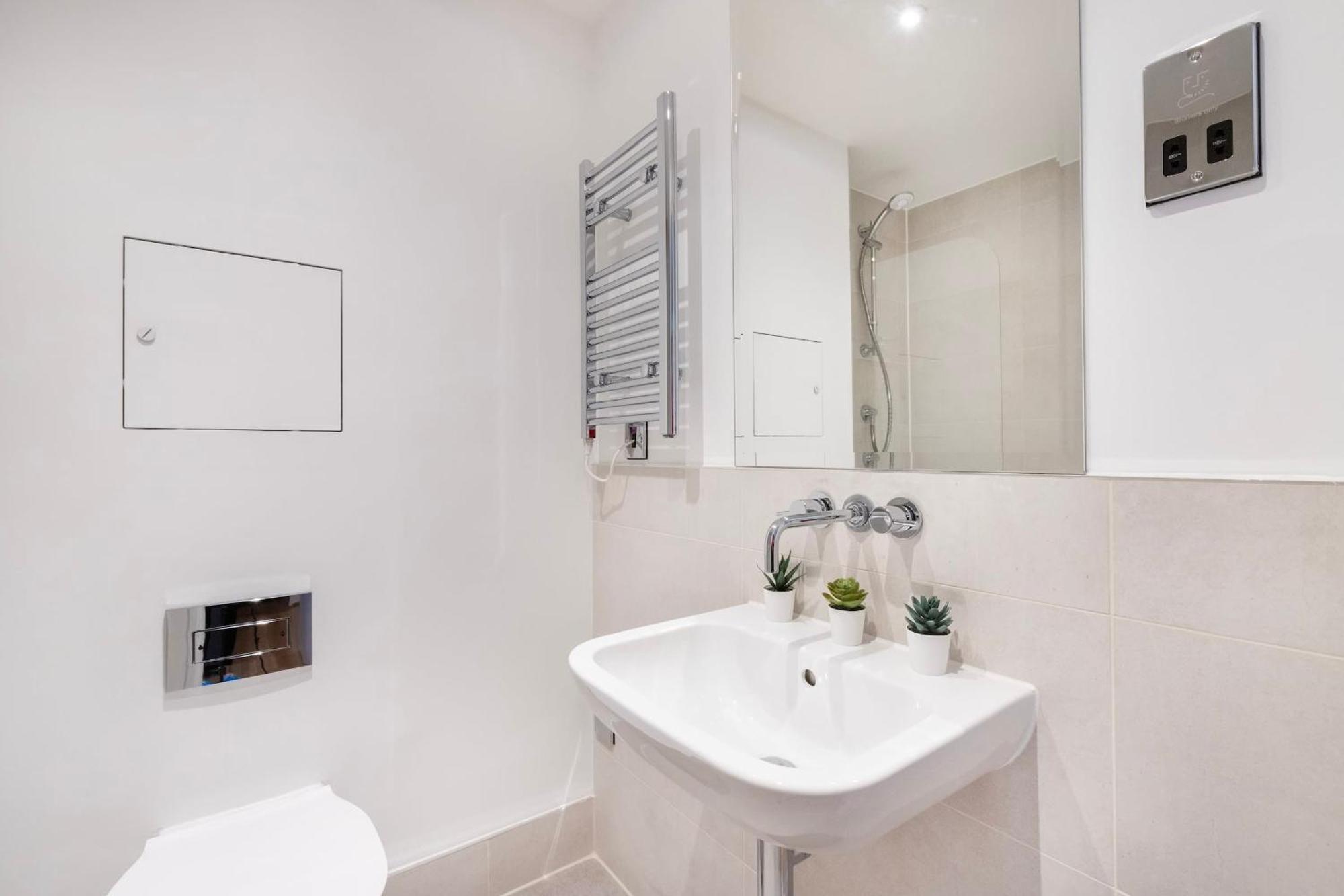 Fitzrovia & Soho - 2Br With Balcony - Cityapartmentstay 伦敦 外观 照片