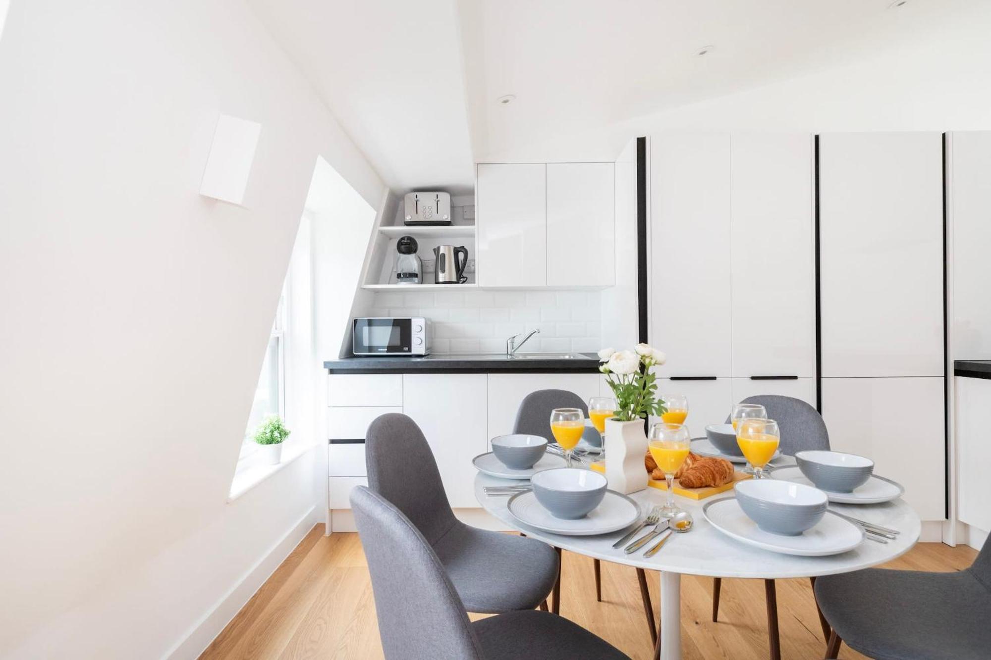 Fitzrovia & Soho - 2Br With Balcony - Cityapartmentstay 伦敦 外观 照片