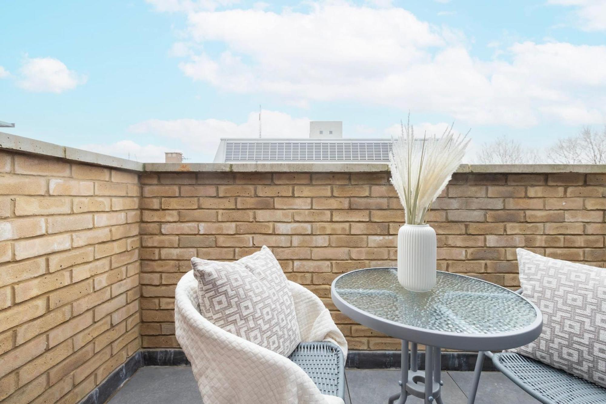 Fitzrovia & Soho - 2Br With Balcony - Cityapartmentstay 伦敦 外观 照片